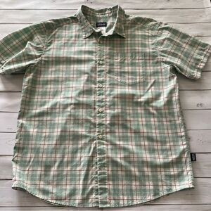 Patagonia Men's Short Sleeve Plaid Shirt Green and Red  Sz L